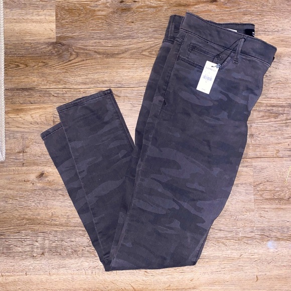 Express Denim - Express gray camo skinny jeans!